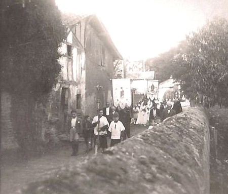 Procession années 50.jpg